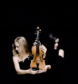 We Are Public Kunst Cultuur Ticket Entree Dagje uit Muziek Viool Leslie Roosblad